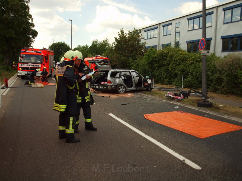 Schwerer VU Koeln Rodenkirchen Industriestr P126.JPG